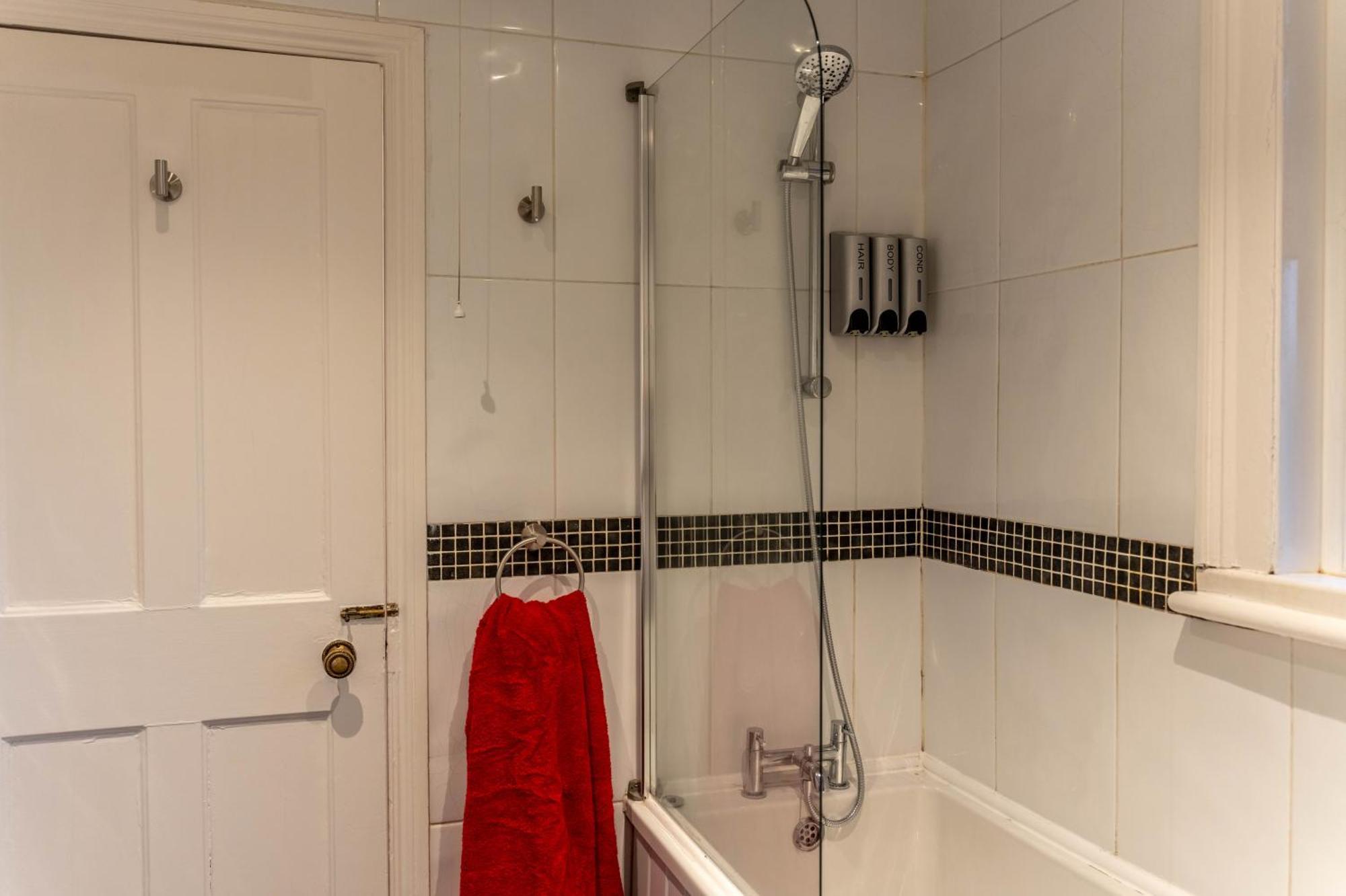 Lodging In Carrickfergus Centre Екстериор снимка